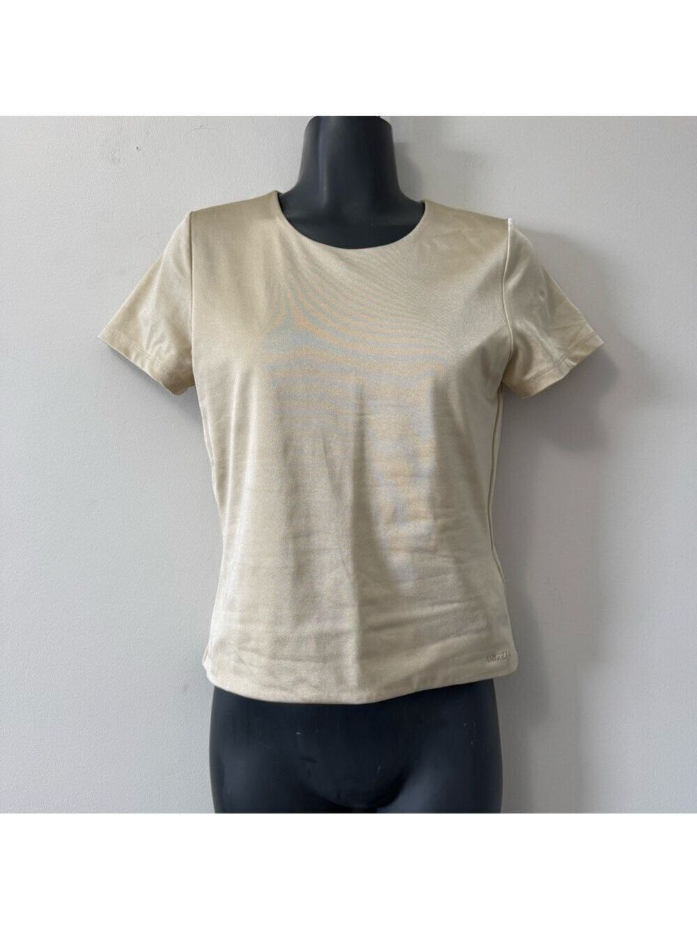 Aritzia Contour Cream Short Sleeve Tee size Medium